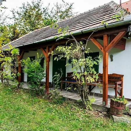 Holiday home Bagoly Lak
